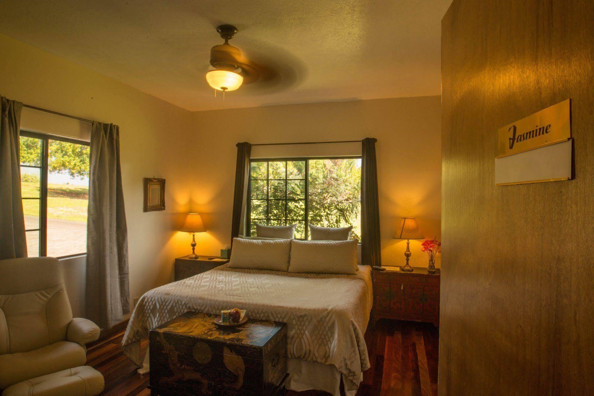 The Inn At Kulaniapia Falls Hilo Exteriör bild